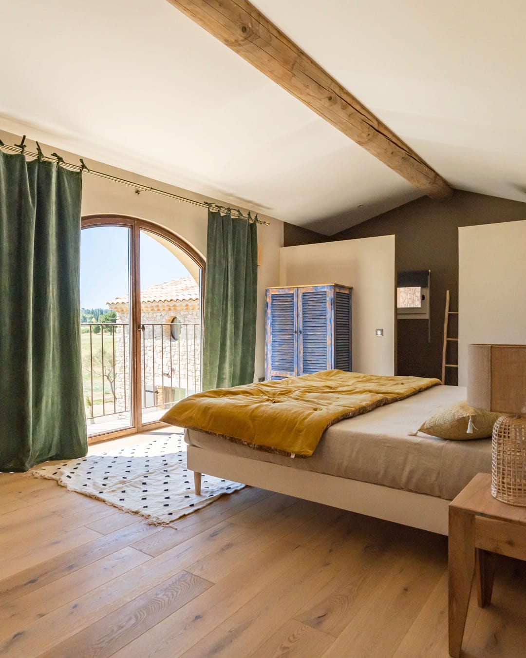 Appartement Cerisier, hébergement de luxe en location au Domaine d'Égenia, hébergement de luxe en Provence, Luberon