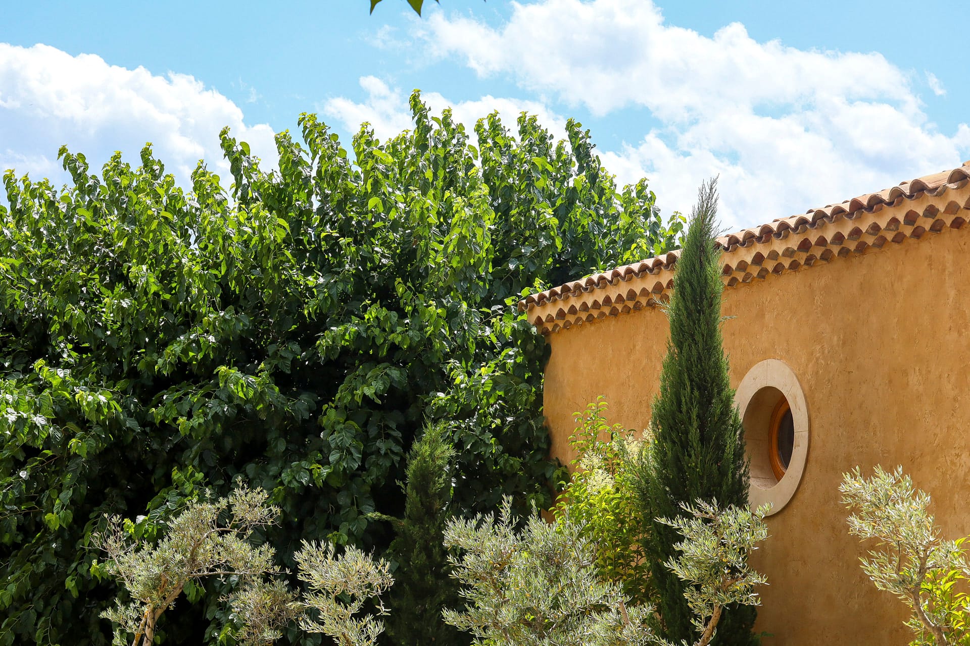 Hébergement de luxe en location au Domaine d'Égenia, hébergement de luxe en Provence, Luberon, privatisation et cérémonies sur mesure au Domaine d'Egenia