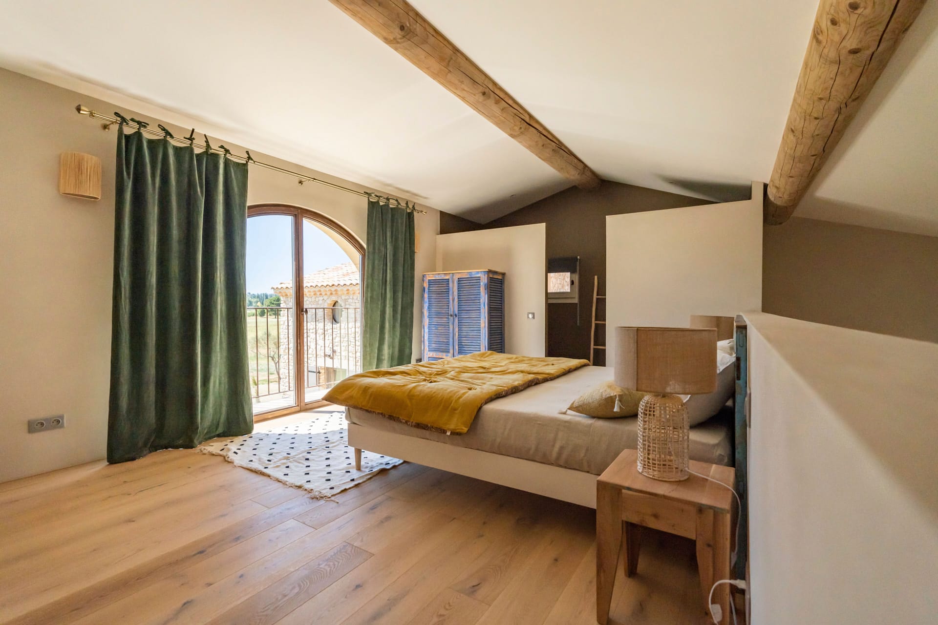 Appartement Cerisier, hébergement de luxe en location au Domaine d'Égenia, hébergement de luxe en Provence, Luberon