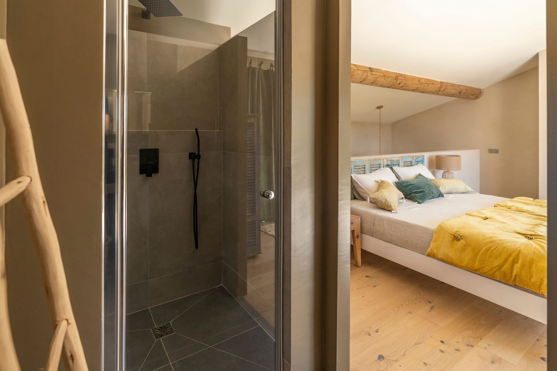 Appartement Cerisier, hébergement de luxe en location au Domaine d'Égenia, hébergement de luxe en Provence, Luberon