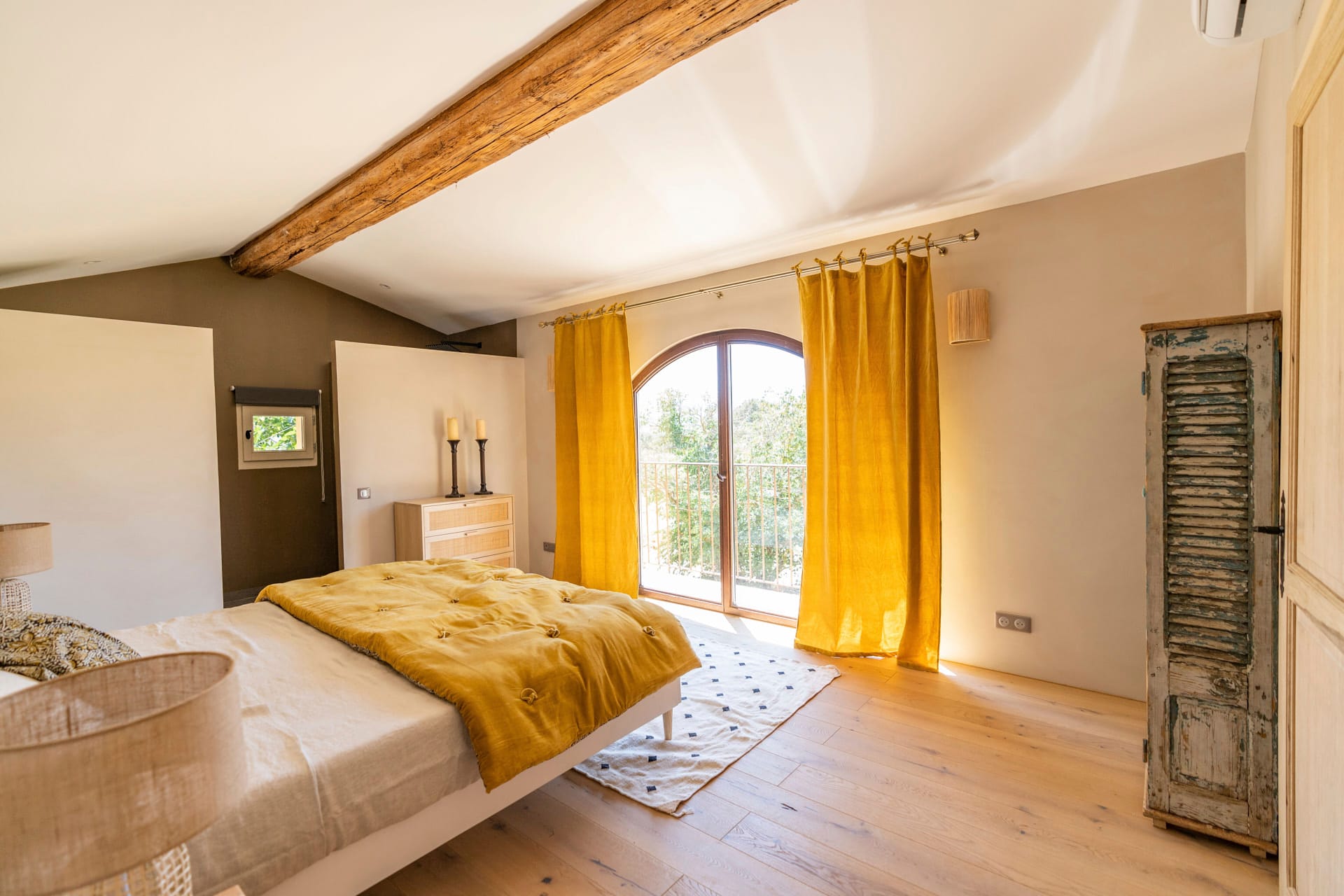Appartement Mûrier, hébergement de luxe en location au Domaine d'Égenia, hébergement de luxe en Provence, Luberon